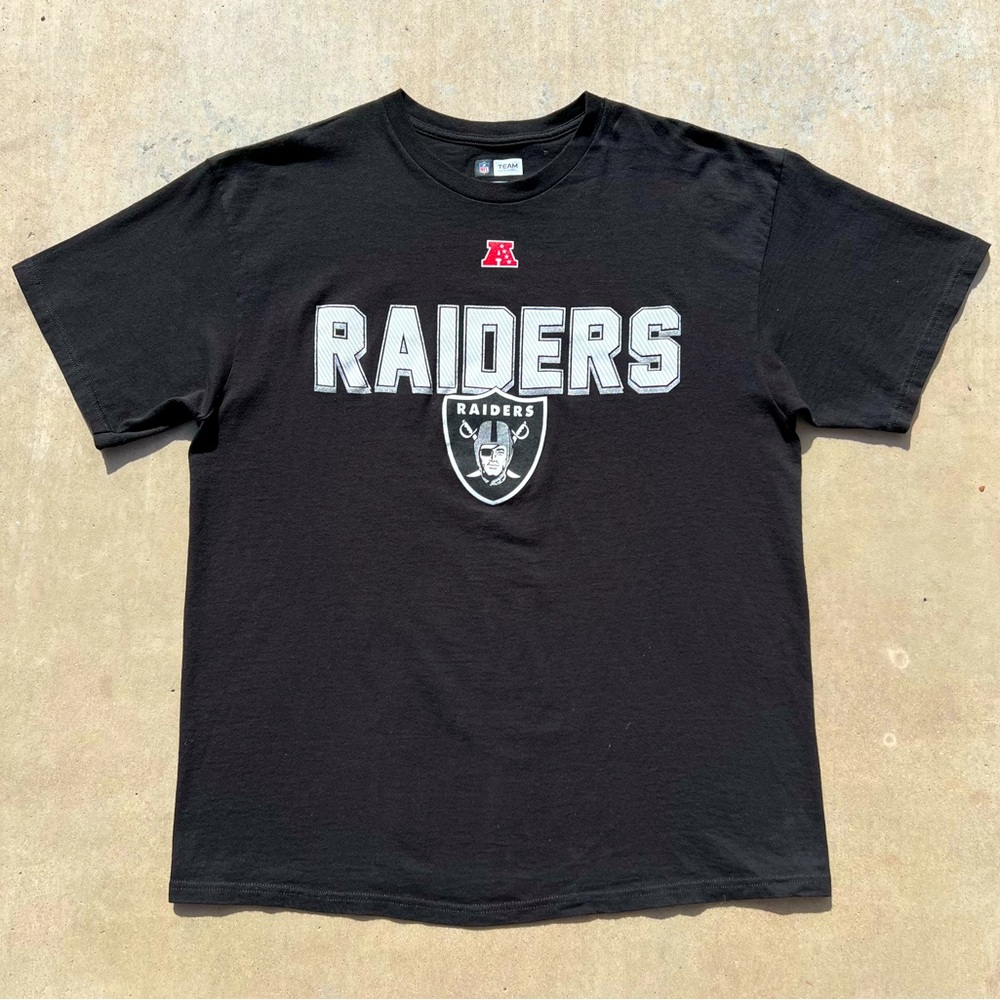Mens vintage Y2k NFL Raiders football sport spellout block letter font t-shirt